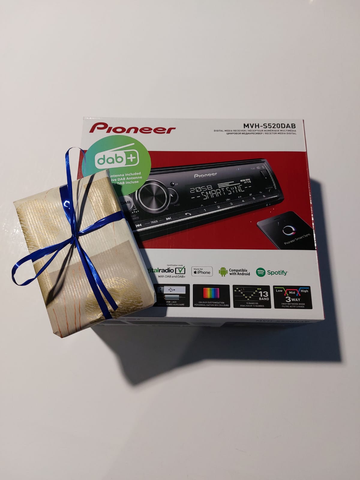 Pioneer met cadeautje Pioneer MVH-S520BT