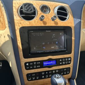 Bentley GTC met Pioneer AVH-Z9200DAB multimedia radio Apple Carplay Android Auto 1