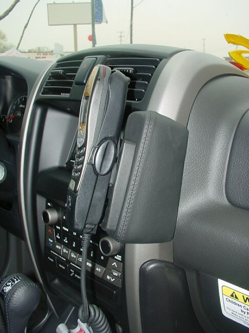 Isuzu Axiom 2003-2009 Kleur: Zwart