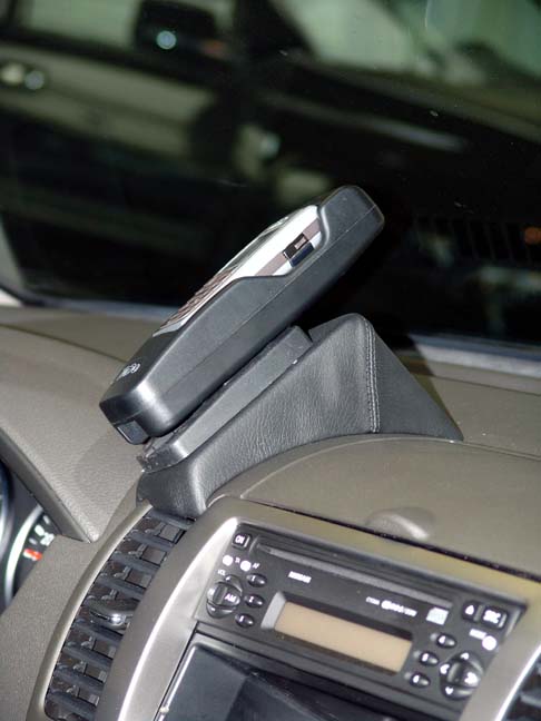 Nissan Pathfinder 04/2005-01/2007 Kleur: Zwart