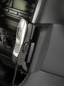 Toyota Avensis 06/2000-03/2003 Kleur: Zwart