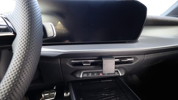 Proclip Audi Q3 26- Center mount