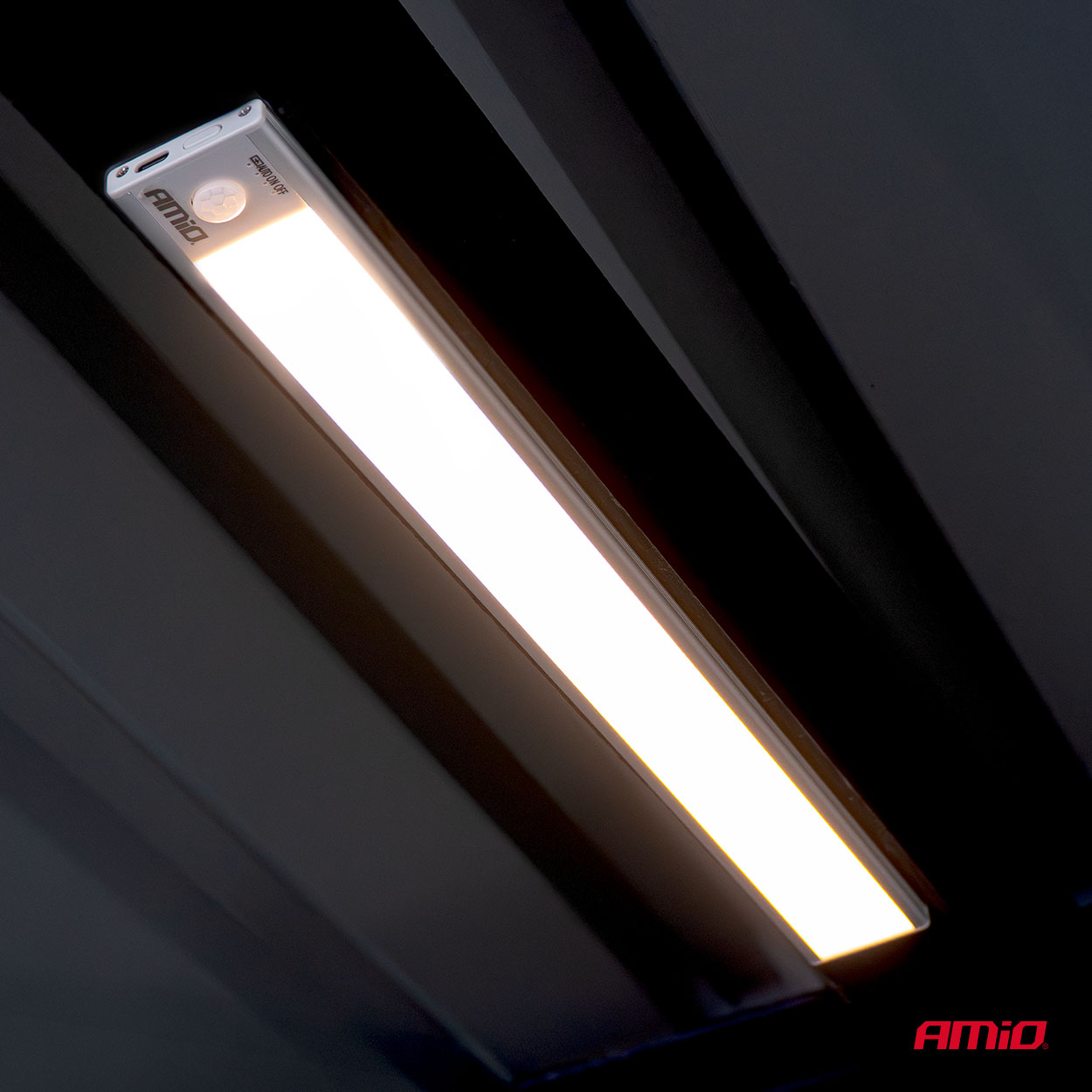 Oplaadbare LED lamp met PIR bewegingssensor en schemersensor (40x4.1x0.9cm)